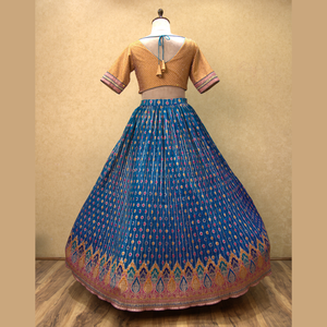 Último estilo azul turquesa Banarasi Lehenga con estampado aplastado y trabajo de bordado Zari para ocasiones SUMINISTRO DE India al por mayor - Product Image 4