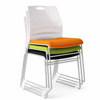 Chaise de bureau empilable directe usine avec assise rembourrée, dossier en plastique et base en métal pour salle d'attente, salle de réunion, visiteurs