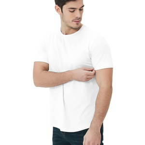 Camiseta Lisa clásica con un ajuste relajado. Ideal para descansar, viajar o usar debajo de franelas y sudaderas con capucha. - Product Image 6