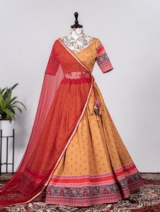 Offre spéciale dernière Collection Aada Slub soie Lehenga avec Blouse et Rajwadi Chanderi soie Dupatta achats en ligne inde - Product Image 3
