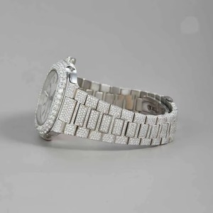 Reloj de Diamantes Moissanite Completamente Blanco de Lujo para Hombre de la Mejor Calidad para Bodas, Celebraciones y Ocasiones Especiales - Product Image 3