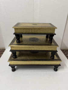 Juego de 3 chowkis/bajots de madera hechos a mano con latón puro y madera natural para regalo, boda, decoración del hogar con estilo antiguo. - Product Image 3