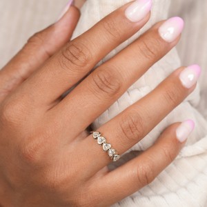 Bague de fiançailles pour femme plaquée or blanc, sertie d'un diamant de 1,25 carat taillé en cœur vintage, élégante et tendance pour les anniversaires - Product Image 5