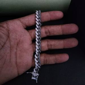 Brazalete de Moda para Mujer con Diamantes Cultivados en Laboratorio, Oro Sólido de 14 Quilates, Certificado IGI, Corte Brillante de 3 Quilates, Diseño Exclusivo Chapado en Plata - Product Image 5