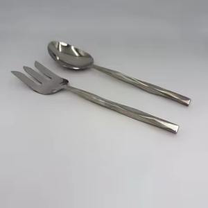 Ensemble de serveurs à salade en acier inoxydable moderne avec finition polie et forme élégante, idéal pour les mariages - Product Image 1