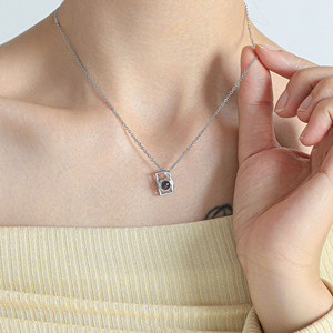 Collar con Proyección de Fotos Personalizada, Colgante en Forma de Corazón, Collar de Recuerdo Dorado Personalizado con Imagen Oculta - Product Image 3