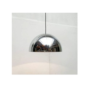 Suspension suspendue en métal personnalisée de qualité supérieure pour la décoration intérieure de la maison, du restaurant et de l'hôtel disponible à la vente - Product Image 1