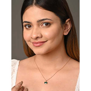 Collar con Colgante Celia de Plata de Ley 925 CLARA, Corte Esmeralda, Patrón Geométrico de Diamantes, Engaste de Bisel, Rodio, Oro de 14K, para Regalo - Product Image 5