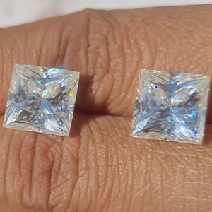 Diamante de moissanita de corte princesa blanca, Diamante de moissanita facetado, colgante personalizado y otras joyas de diamantes - Product Image 1