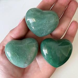 คริสตัลสีเขียวธรรมชาติหินอเวนจูรีนธรรมชาติหินปาล์มหัวใจป่องสำหรับการรักษาเรกิและเป็นของขวัญ - Product Image 3