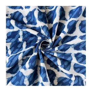Algodón con estampado índigo Bloque de mano Bloque índigo Algodón teñido vegetal Respetuoso con el medio ambiente Cámbrico Bloque índigo Telas estampadas para vestido - Product Image 2