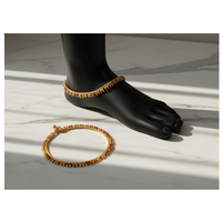 Bracelet de Cheville Ajustable Élégant Minimaliste Golden Payal avec Gemmes Rouges pour Femme Disponible en Acier Inoxydable ou Bijoux Plaqué Or