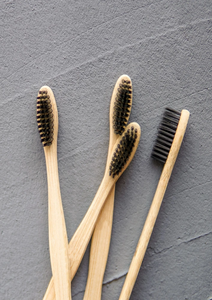 2025 brosse à dents au charbon de bambou écologique la mieux notée biodégradable antibactérien soins bucco-dentaires brosses à dents de voyage pour adultes - Product Image 4