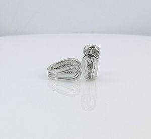 Boucles d'oreilles créoles Huggie pour femmes JEWELSPAARK en argent sterling 925 avec diamants naturels blancs et bleus ronds 0,89 carat - Product Image 5