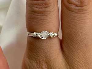 Anillo de cuarzo transparente Alambre de plata Envuelto Cristal Joyería hecha a mano Piedras preciosas curativas para mujeres Idea de regalo espiritual - Product Image 4