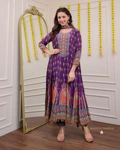 Ensemble Chanderi en coton imprimé floral audacieux tenue élégante et confortable pour diverses occasions avec des fêtes orange rouge vif - Product Image 6