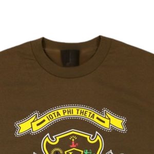 เสื้อยืดกราฟิค iota phi theta SHIELD เสื้อยืดลายพี่น้องสีน้ำตาลและสีทองสไตล์กรีกคลาสสิกเครื่องแต่งกายเพื่อชีวิตสำหรับสมาชิกและศิษย์เก่า - Product Image 4