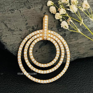Colgante de Oro Blanco de 14K con Dijes Cristianos, Tres Círculos Concéntricos y Diamantes, Joyería Fina - Product Image 2