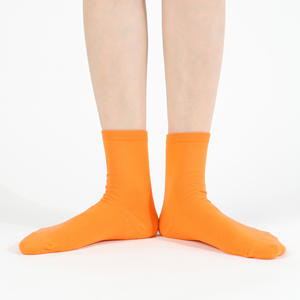Chaussettes courtes en coton antibactérien pour femmes - Couleur unie arc-en-ciel - Invisibles - Product Image 4