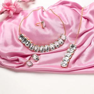 Conjunto de Joyería Nupcial Vintage Kundan Blanco con Baño de Oro y Rodio con Perlas - para Bodas y Regalos - Product Image 2