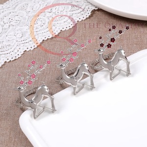 Anneaux de serviette décoratifs de luxe pour la mise en place de la table, design élégant pour les mariages, les fêtes et les hôtels - Product Image 1