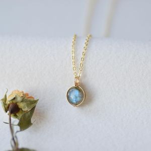 Collier à pendentif en pierre précieuse Labradorite naturelle faite à la main fil plaqué or enroulé pour fiançailles ou cadeau d'anniversaire pour elle - Product Image 2