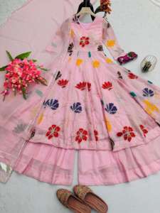 Vestido Anarkali Moderno de Excelente Calidad, Diseño Étnico para Fiestas, con Detalles Hechos a Mano, Disponible a Buen Precio - Product Image 5