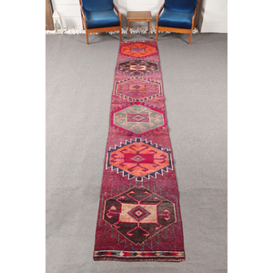 Petit tapis turc de 2,3 x 13,6 pieds, tapis géométrique vintage violet orange - Product Image 1