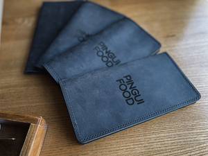 Carpeta para billetes de cuero grabado con logotipo personalizado al por mayor, soporte para recibos, talonario de cuero genuino con logotipo personalizado, chequera de cuero genuino, venta al por mayor - Product Image 4