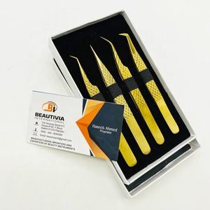 Pinzas profesionales para extensión de pestañas doradas con etiqueta privada, acero inoxidable sin óxido, volumen de calidad sostenible, puntiagudas - Product Image 1