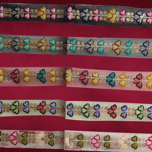 Dentelle brodée florale colorée à des fins décoratives - Product Image 1