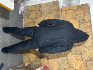 Conjuntos de ropa deportiva para hombre 2025, chándales informales de invierno de cintura alta OEM, sudaderas con capucha gruesas, sudadera con botones, pantalones, marca personalizada oscura - Product Image 2