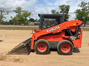 Chargeuse sur chenilles Kubota SSV65 d'occasion à bas prix, chargeuse-pelleteuse avant/arrière à moment de charge élevé pour travaux de construction et agricoles, livraison rapide - Product Image 4