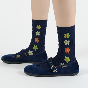 Chaussettes en coton pour femmes Kikiya - Chaussettes décontractées respirantes en tricot avec motif floral original, design mignon, usage quotidien - Product Image 4