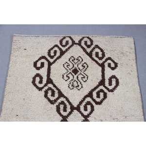 พรมขนาด 3x6.2 ฟุต, พรมตุรกีโบราณ, พรมขนสัตว์ลายสัตว์สีขาว - Product Image 5