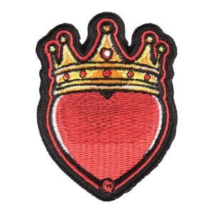 แผ่นปักรูปหัวใจสีแดงแบบปักด้วยผ้าทอลายมงกุฎสีทองแผ่นติดกาวสำหรับปักขอบเมอร์โรว์สำหรับหมวกและผ้า - Product Image 1