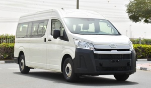 Asientos de Cuero para Camioneta Hiace AWD Usados en 2023, Llantas R20 - Product Image 3