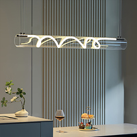 Suspension LED linéaire moderne avec tube en verre transparent et éclairage torsadé pour îlot de cuisine et table à manger