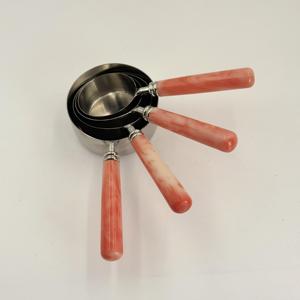 Juego de 4 Tazas Medidoras de Acero Inoxidable con Diseño Elegante y Mango de Resina, Perfectas para Cocinar y Hornear - Product Image 3