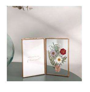 Cadre photo en fer de style antique unique avec des détails vintage haut de gamme pour la décoration intérieure et la présentation de photos élégantes - Product Image 1