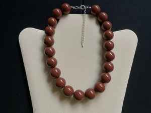 Collier artisanal vintage en perles de résine de bijouterie classique, vente en gros - Product Image 3