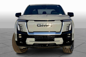 Camioneta GMC Sierra EV Denali Max 4x4 de 4 Puertas y Cabina Doble, Usada, Modelo 2025 - Product Image 2