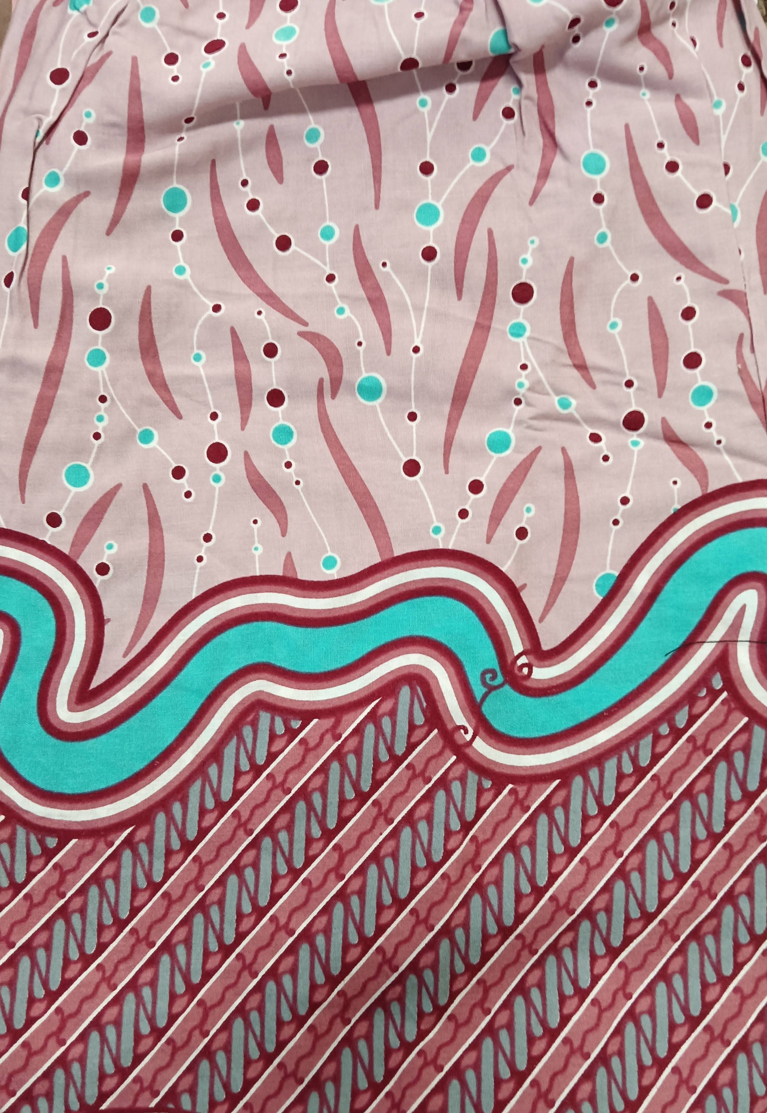 สีแดงม่วง