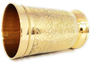 Vasos artesanales de latón atemporales de artesanías de metal de moda tallas florales intrincadas perfectas para comidas y regalos lujosos - Product Image 2