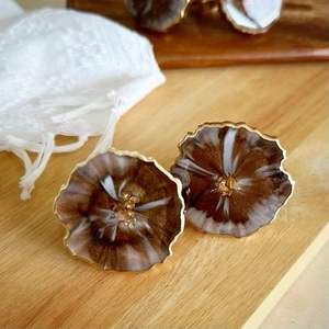 Premium handmade <b>resin</b> napkin <b>rings</b> for sophisticated dining events with vintage detailing and durable construction - Product Image 2