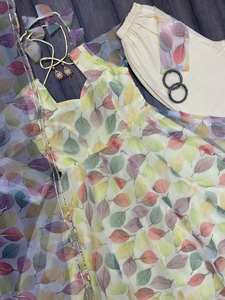 Costume en organza traditionnel de créateur indien avec pantalon Kurta à manches longues et impression d'aluminium élégante Dupatta pour les occasions de fêtes - Product Image 6