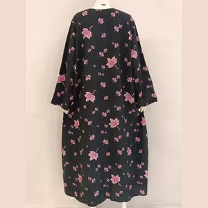 Robe Abaya Grande Taille pour Femmes Manches Longues Longueur Entière Respirante Florale Polyester/Coton par Chrysanta - Product Image 3