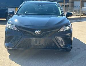Toyota Camry SE 2020 d'occasion en excellent état - Product Image 1