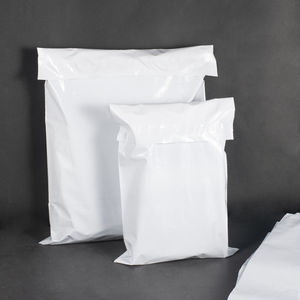 Sacs postaux en poly imprimés personnalisés à bas quantité minimale de commande 100 pièces sacs d'expédition étanches pour vêtements sacs en poly de logo personnalisé de haute qualité - Product Image 1