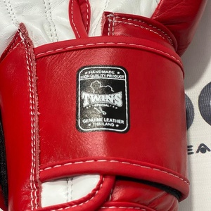 Gants de boxe Muay Thai rouges personnalisés en gros pour la vente, avec logo personnalisé, pour le sparring, le punching, les arts martiaux et le MMA - Product Image 3